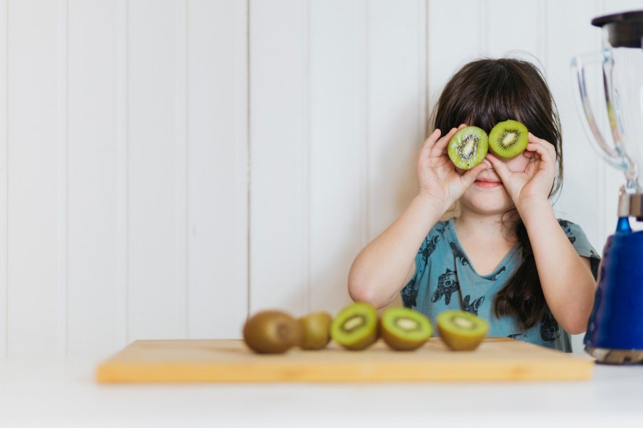 8 Buah Tinggi Serat yang Baik untuk Anak