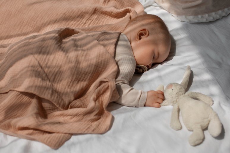 Memahami Pola Tidur Bayi 0-3 Bulan: Tidur Terus Wajar?